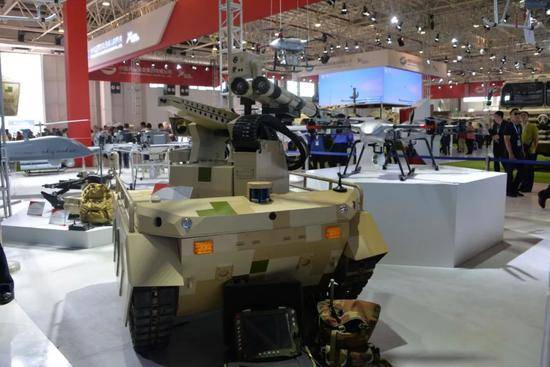 1.2吨轻型履带式多用途无人战车