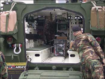 装甲车的内部,想不想看看?