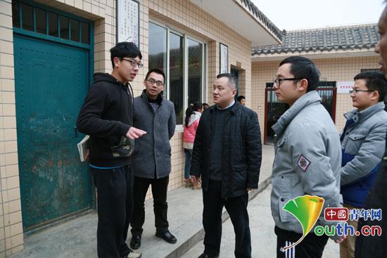 峨边县委书记看望南京理工大学研支团成员