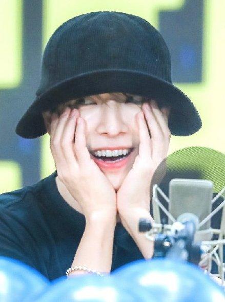 sj出道15年,"小甜豆"李东海终于solo了!34岁的他真的不会老?