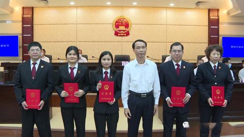 阳西县八届人大常委会第三十四次会议进行有关人事任免