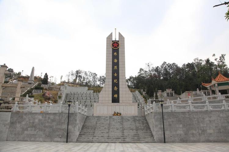 首页 市委党史研究室 革命史迹   凤凰山烈士陵园于2002年12月被公布