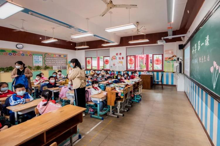 舜水小学饭前洗手,有序就餐,许黎剑 摄