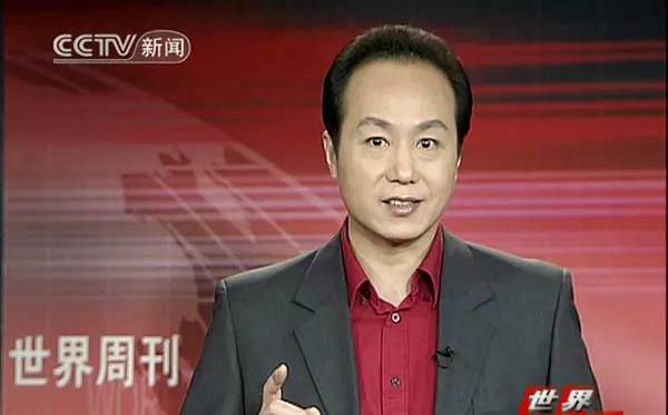 罗京  