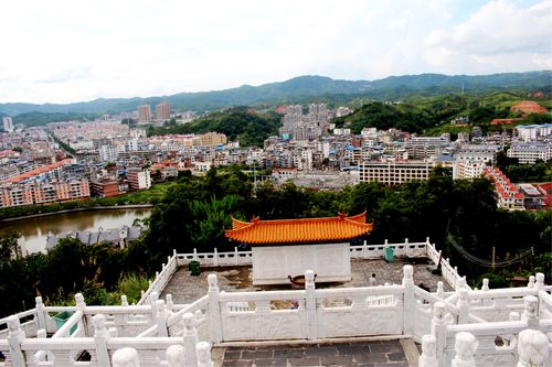城中宝塔:定南/南山布衣塔