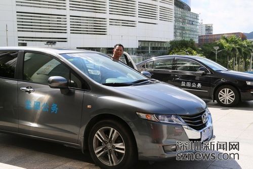 深圳公车喷"深圳公务"统一标识上路 获网友支持