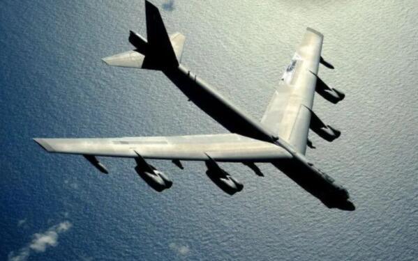 美国空军运输机"客串"轰炸机 专家:意欲称霸全球,却又力不从心