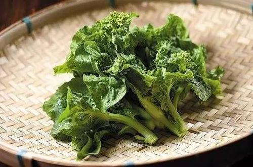 鹤山为五邑)的开平苍城镇的谢姓,有个不成节的习俗,叫做"春分吃春菜"