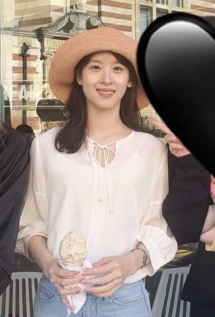 27岁章泽天蝉联最年轻富豪,被出轨却不离婚,老公是她的踏脚石吗