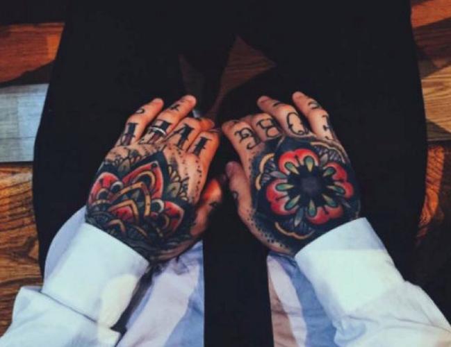 痛到炸裂的手背纹身还有这么多人要去纹