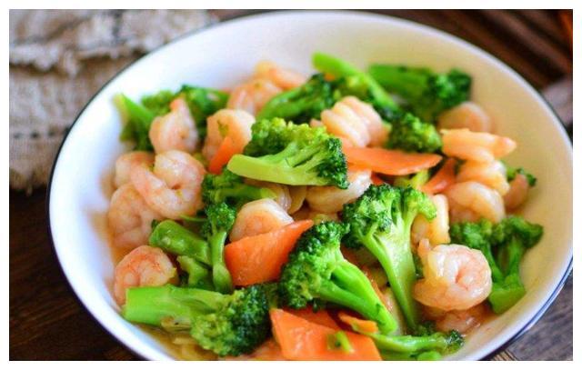 西兰花炒虾仁低脂低卡,营养美味,清炒嫩南瓜,味道清甜