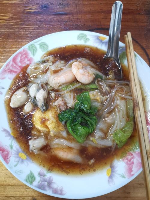 普宁鱼街一家有名的布拉肠粉,要排队好久才能吃到.