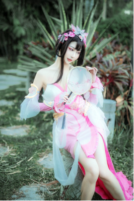 露得太多团扇快挡不住了,甄姬cos赏析