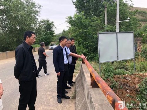潼关县县委常委纪委书记李刚县委常委副县长李建军一行深入城关街道