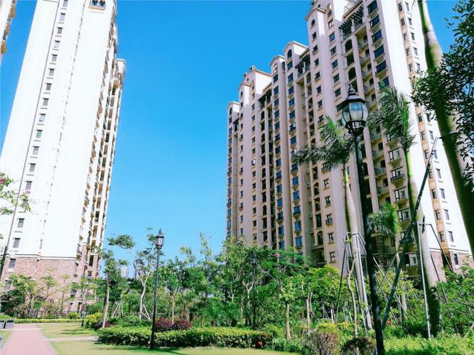 唐家湾高新区蔚蓝公馆绿景后湾旁华发蔚蓝堡4房全新装修业主急售