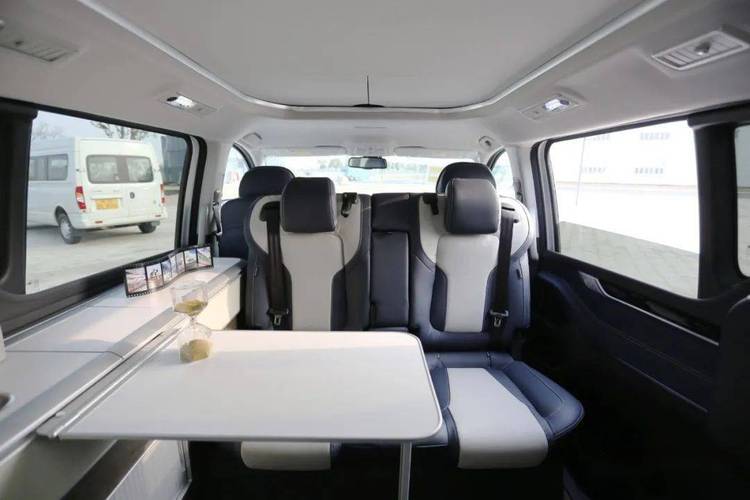 上汽大通maxus旅行家g20实拍谁说上班族玩不了房车