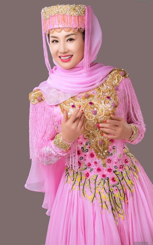 筏子客文化传媒简介 花儿王子马俊:东乡族 马红莲:保安族歌手 索非亚