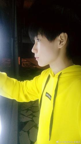 张真源是怎么长大的,又名从小帅到大的张真源(多图)