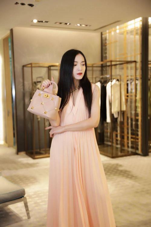 美姐vlog丨在连卡佛选一周通勤装,舒服又时髦