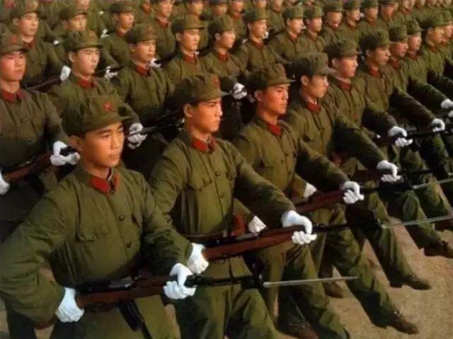  p>中国人民解放军65式军服,是解放军装备时间最长的制式军服,也是