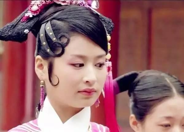 之后《甄嬛传》里的夏冬青比起《千山暮雪》时期要好一点,但还是有