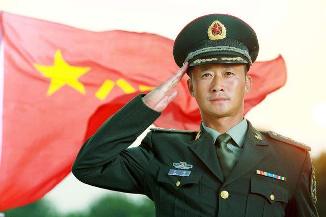 娱乐圈男明星军装照,谁才是你心目中的军装男神!