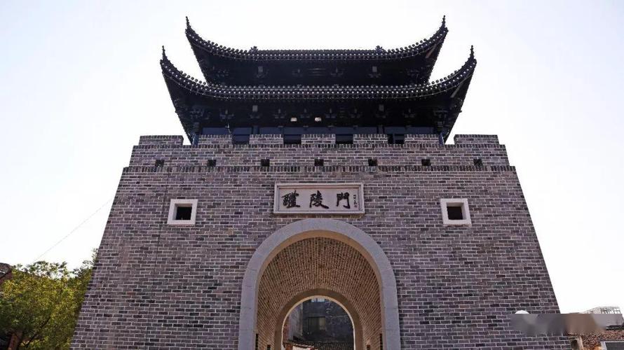 作为去年12月底刚刚建成的醴陵文化新地标,醴陵门和醴陵故事街区的