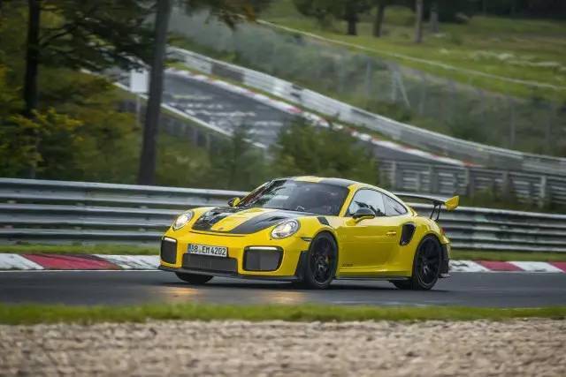 保时捷 911 gt2 rs 缔造纽北公路跑车圈速新纪录