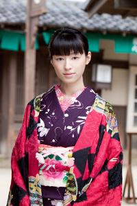 小原糸子: 尾野真千子(少年:二宫星;晚年:夏木真理).