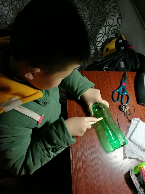 废旧饮料瓶接球器诞生记 (子衡制作)【302班,冯子衡】