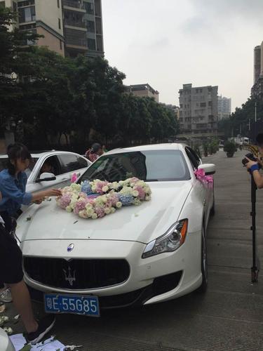 广州用白色玛莎婚车 白色宝马5系婚礼车队