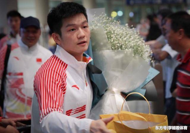 樊振东世界排名&樊振东好可爱,将亚运礼物送王皓儿子,受表扬