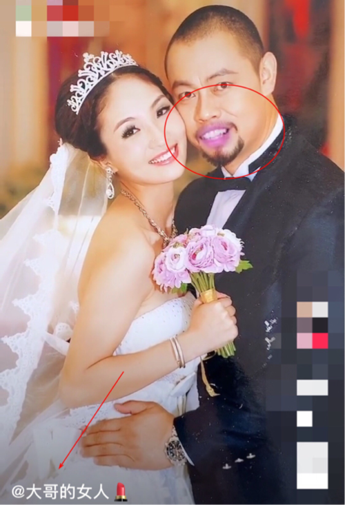 48岁晋松同框小21岁娇妻娇妻穿黑丝秀美腿豪宅大到能走秀
