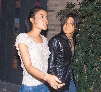 王菲和张柏芝掉河里先救谁?谢霆锋6字回应,被赞情商高