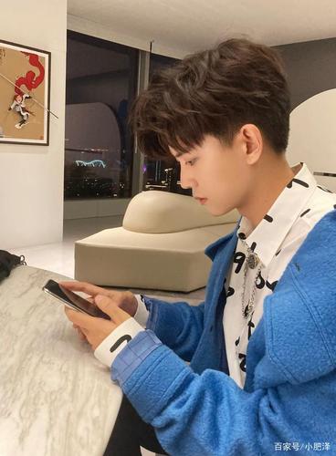 任嘉伦帅气高清图片