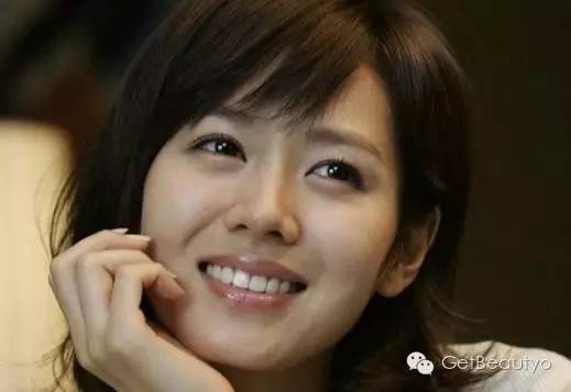 孙艺珍就是扇形双眼皮,笑起来妩媚动人