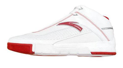 安踏斯科拉战靴上市在即 万千球迷望眼欲穿