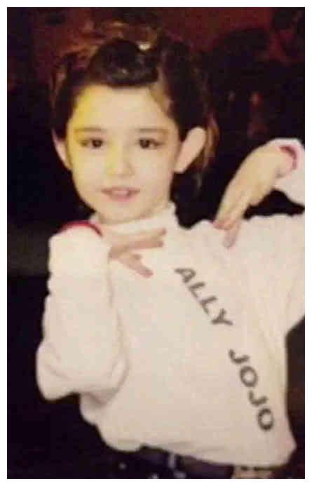 哈尼克孜童年照