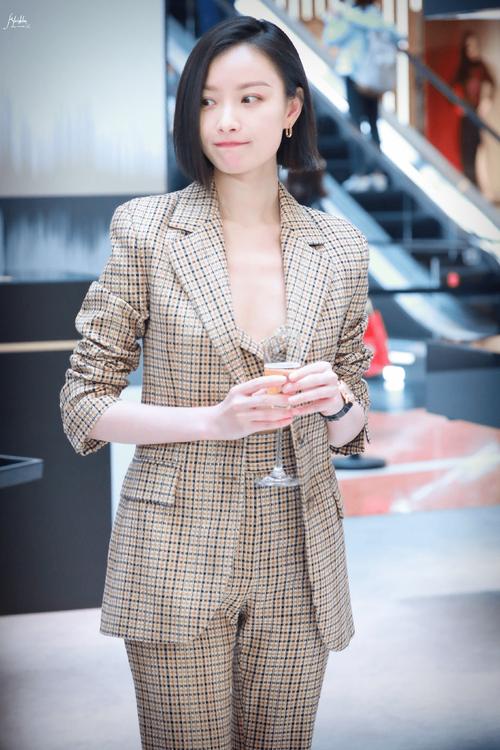 倪妮短发现身打扮火辣,生图如大片又御又撩_手机搜狐网