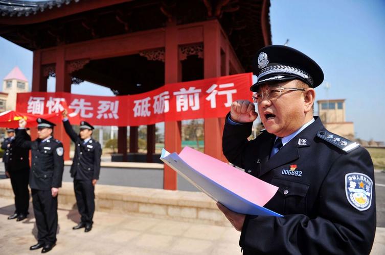 以及幼儿园的孩子和大中小学的学生们也来到黄岛油库消防烈士纪念亭