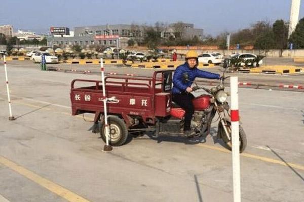 三轮摩托车科目二口诀