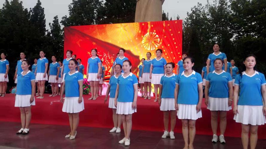 2019年7月14号参加赤霞广场手语舞《东方红》