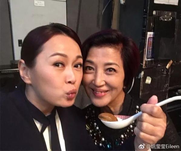 外人看可能会觉得姚莹莹的人生过得很可惜