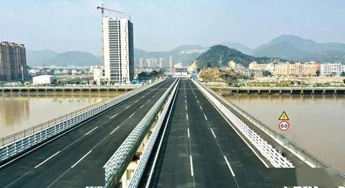 将永嘉县和温州市区的距离进一步缩短,从瓯北街道阳光大道驶入瓯江特