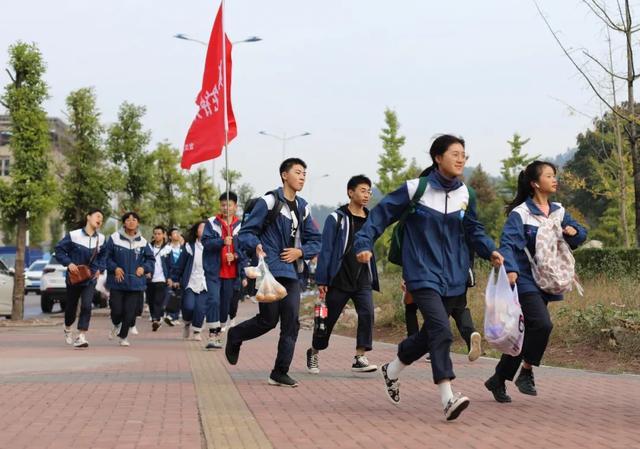 宣汉县第二中学高2020级开展"青春正当时,劳动最光荣"