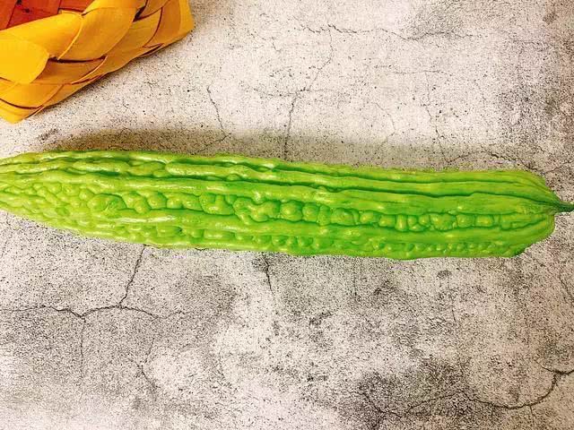 妈妈用苦瓜做了两道菜孩子说配米饭太香了苦瓜原来这么好吃