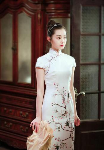 伪装者于曼丽旗袍剧照