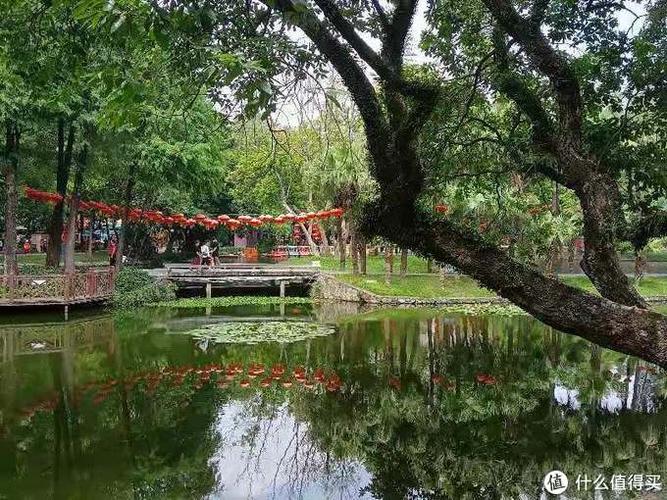 越秀公园主体越秀山以西汉时南越王赵佗曾在山上建"朝汉台"而得名