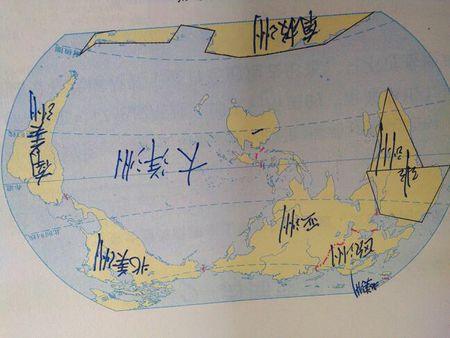 画一张世界地图简笔画(只画出各大洲),标出赤道,南北回归线和极圈