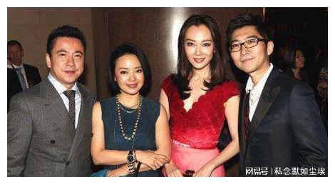 特别傲娇地拒绝了王晓蓉的爱意,还以自己喜欢年龄大的为由搪塞了过去